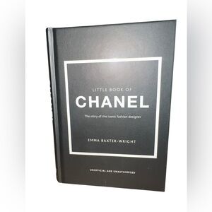 CHANEL Black and White Fashion Book